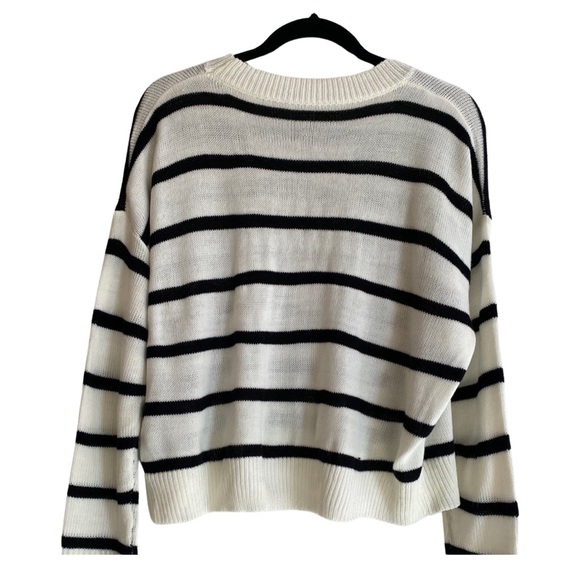 Black and white striped slouchy sweater size large - Picture 5 of 7